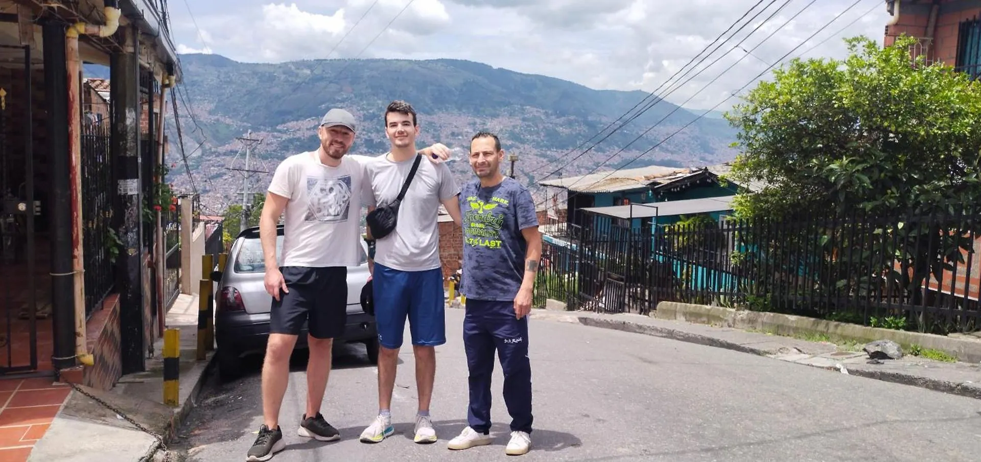 Guest house Hostel Metro Floresta Alojamiento Medellin