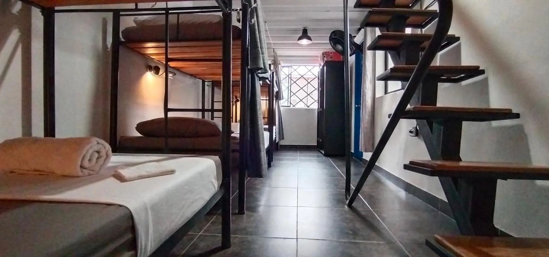 Hostel Metro Floresta Alojamiento Medellin Guest house
