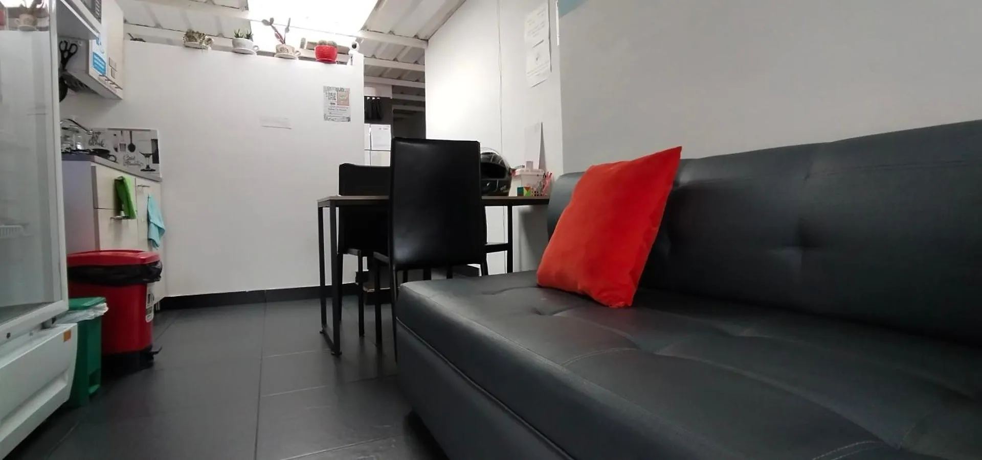 Guest house Hostel Metro Floresta Alojamiento Medellin